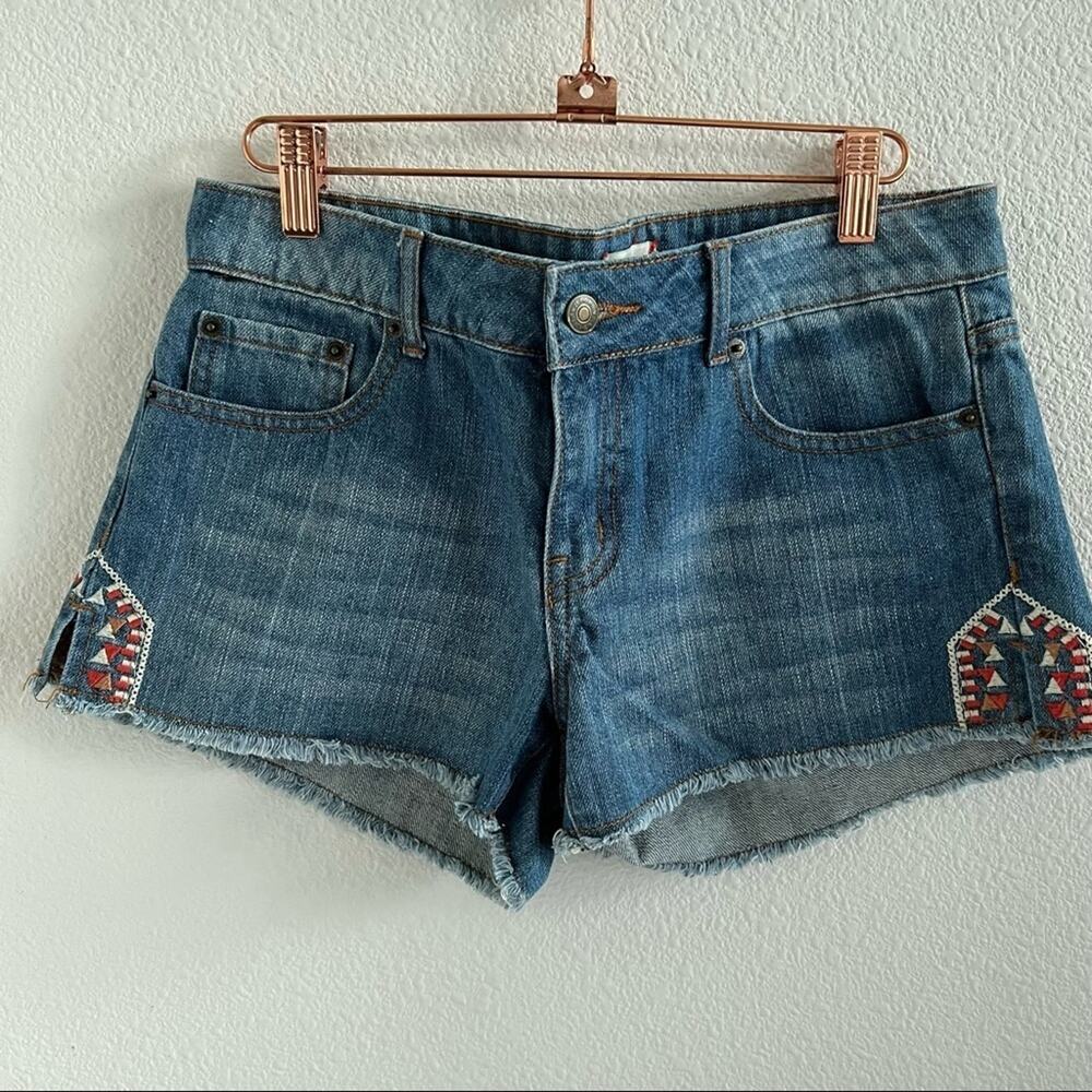 Forever 21 Premium Denim Embroidered Western Vibe Denim Jean Shorts 29